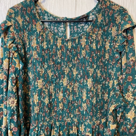 Torrid Floral Smocked Peplum Blouse | Size 3 (3X) - Picture 4 of 6